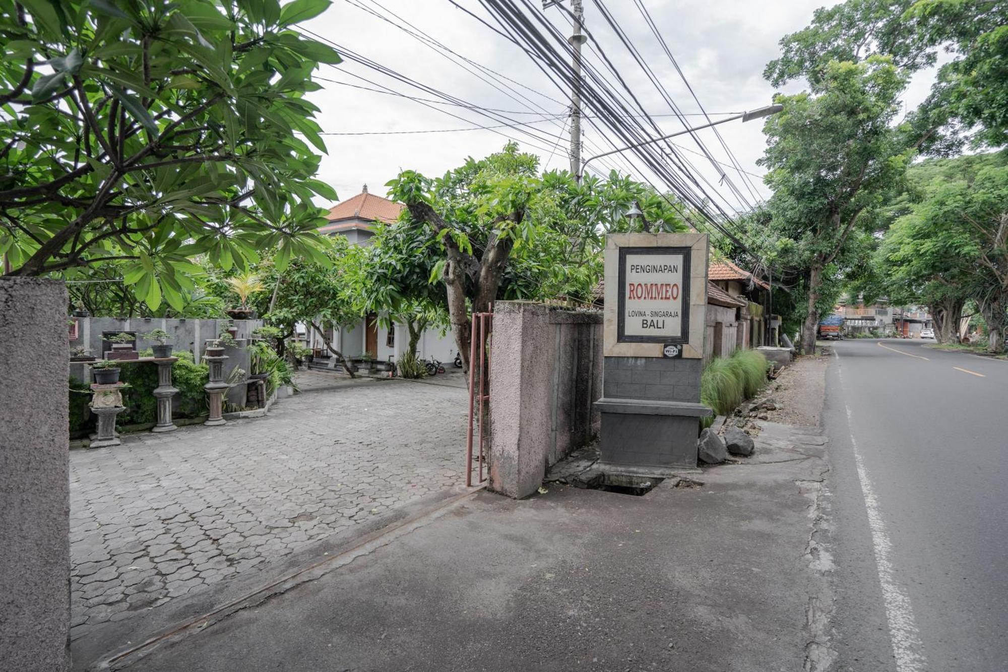 Rommeo Inn Lovina Mitra Reddoorz Temukus Exterior photo